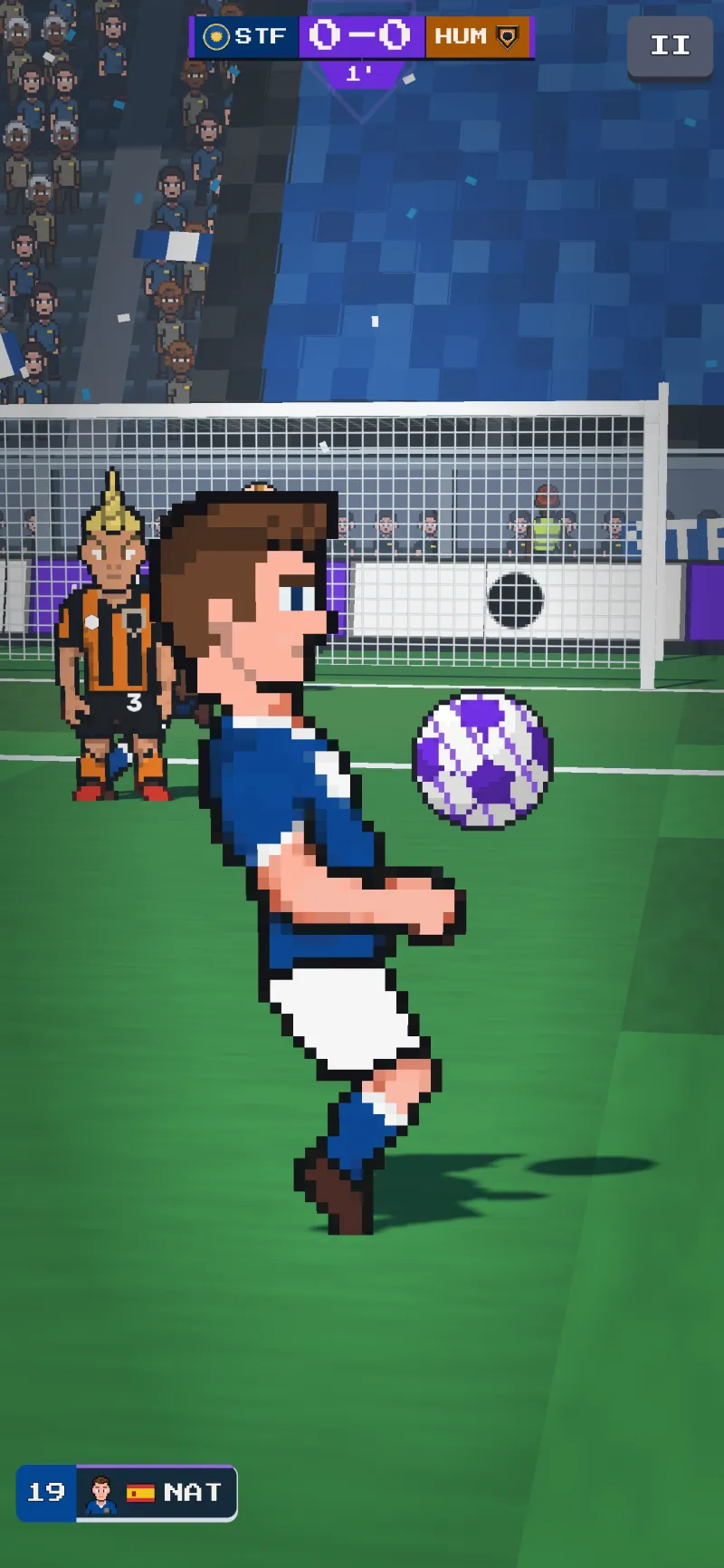 Primer plano de un jugador que baja el balón con el pecho